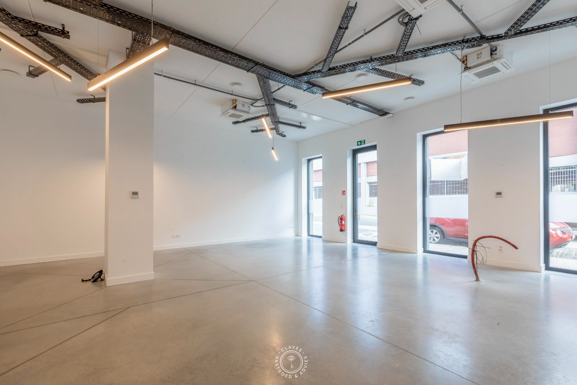 Kwalitatief kantoor met parking foto 5