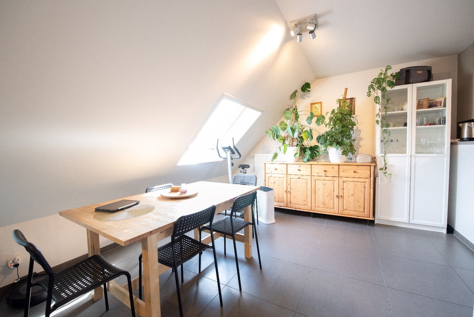 Instapklaar en lichtrijk appartement te huur in Waregem  foto 6