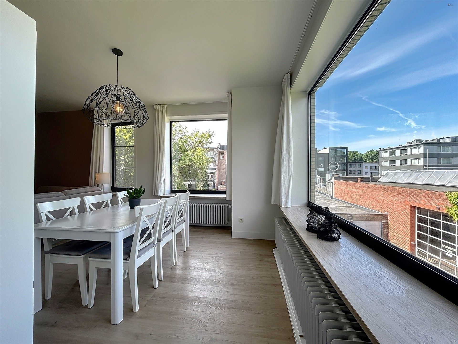 Prachtig drie slaapkamer appartement in hartje Beveren! foto 4