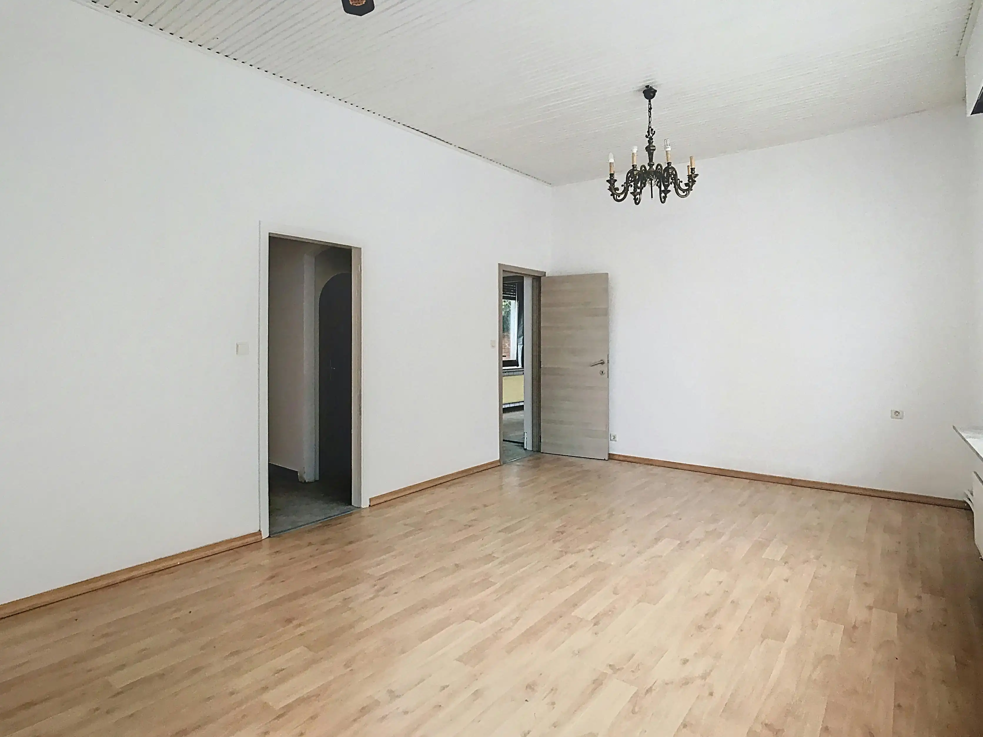 Ruime goed gelegen woning met bureau of praktijkruimte foto 3