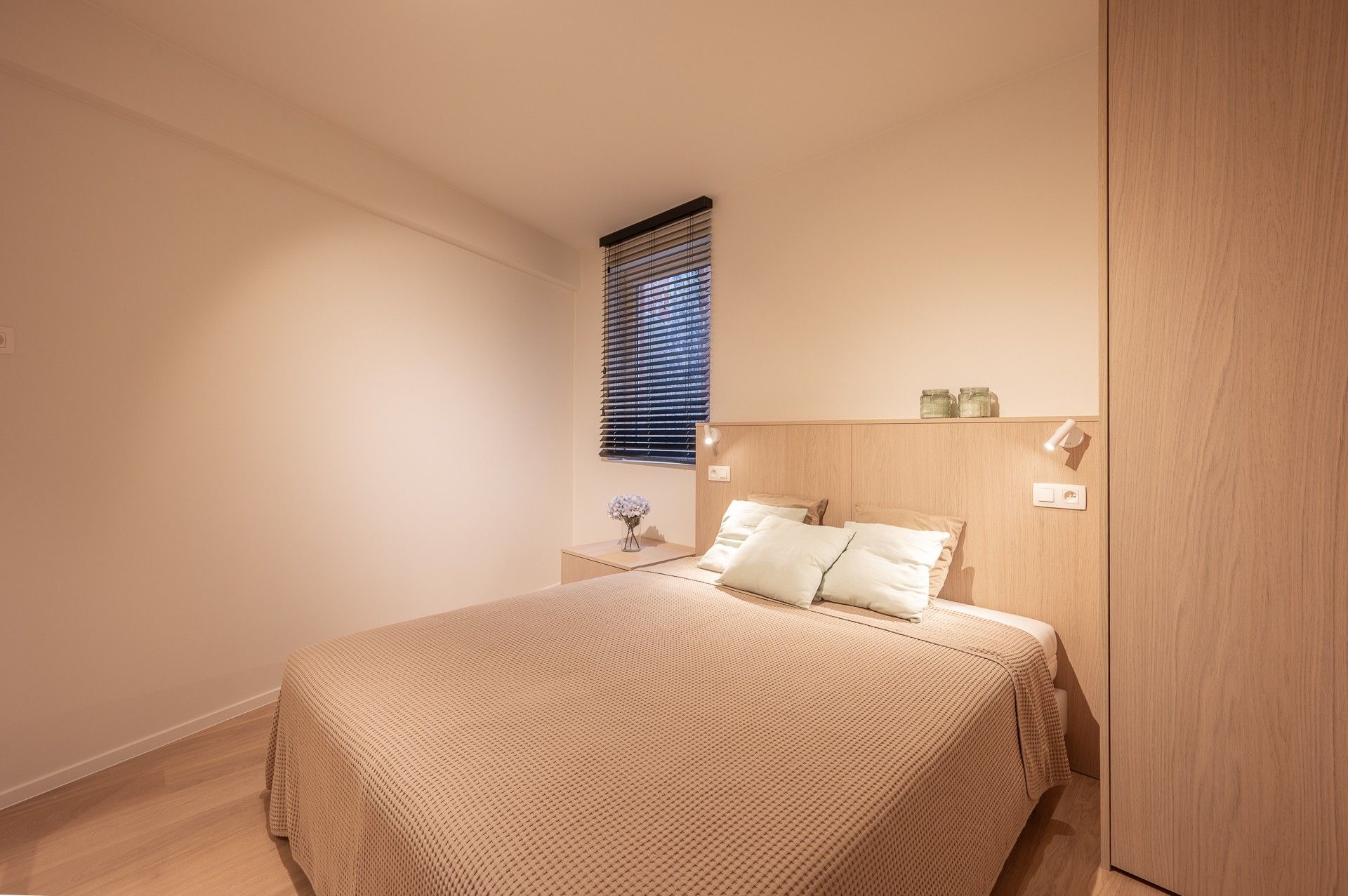 Luxueus gerenoveerd appartement met frontaal zeezicht in Heist foto 15