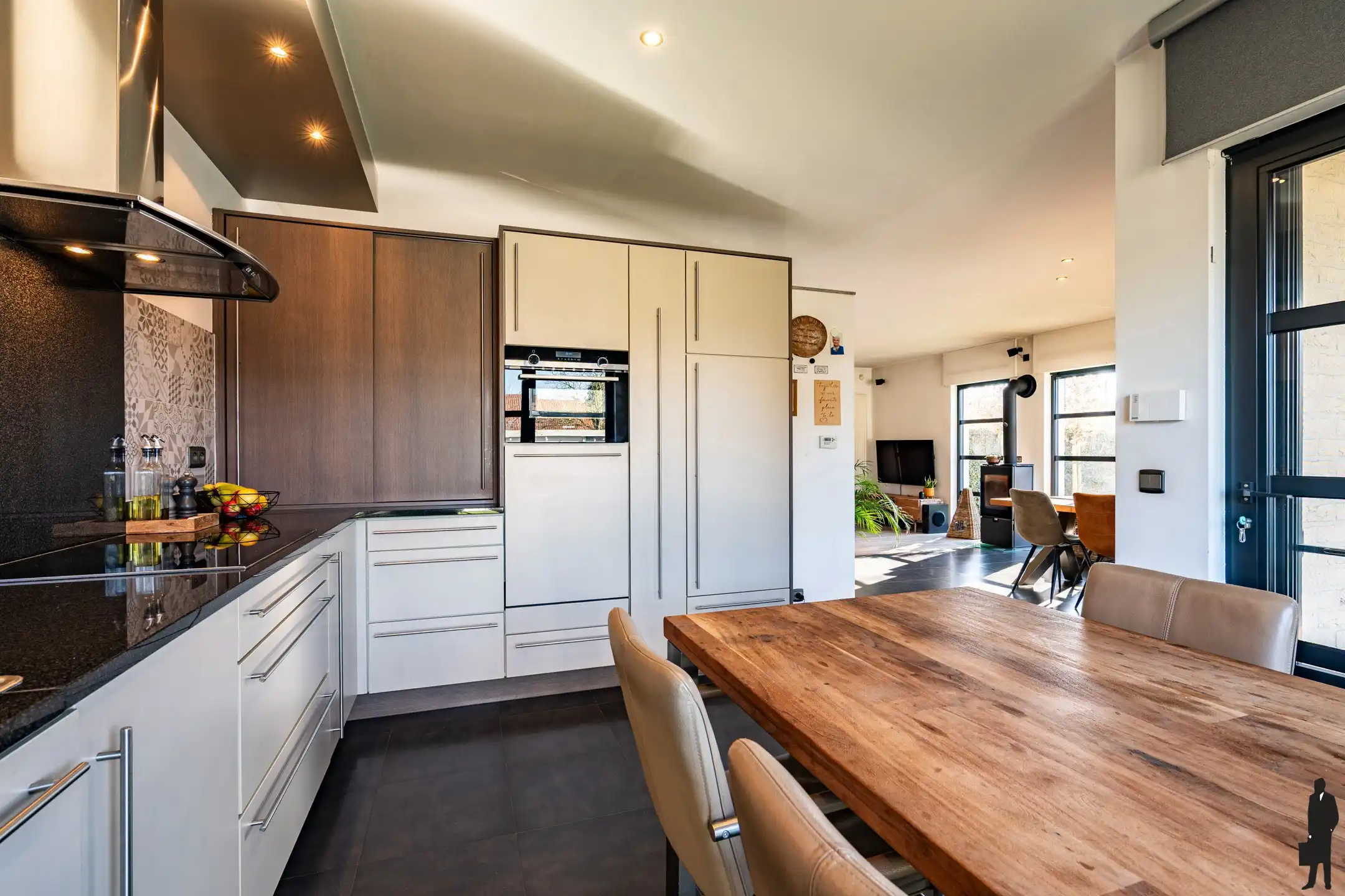 Hoogwaardig afgewerkte, ruime, recente woning met 5 slpk. foto 7