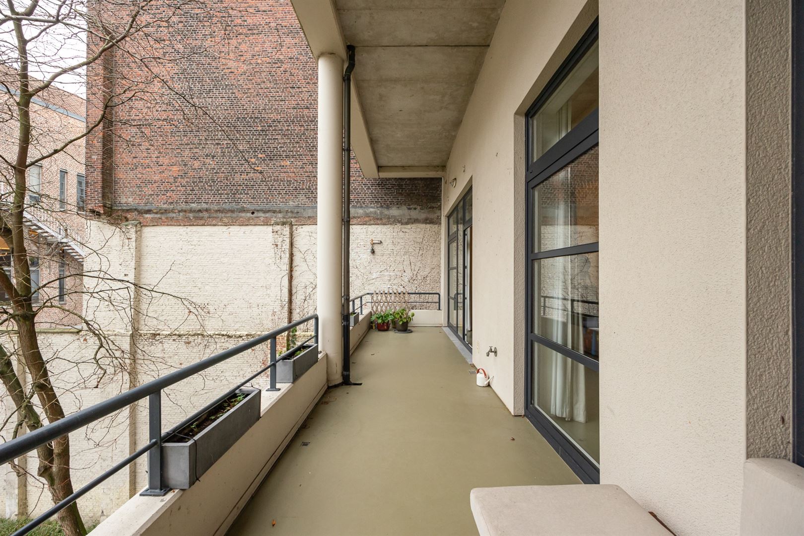 XXL loft met industriële ziel en terras foto 24