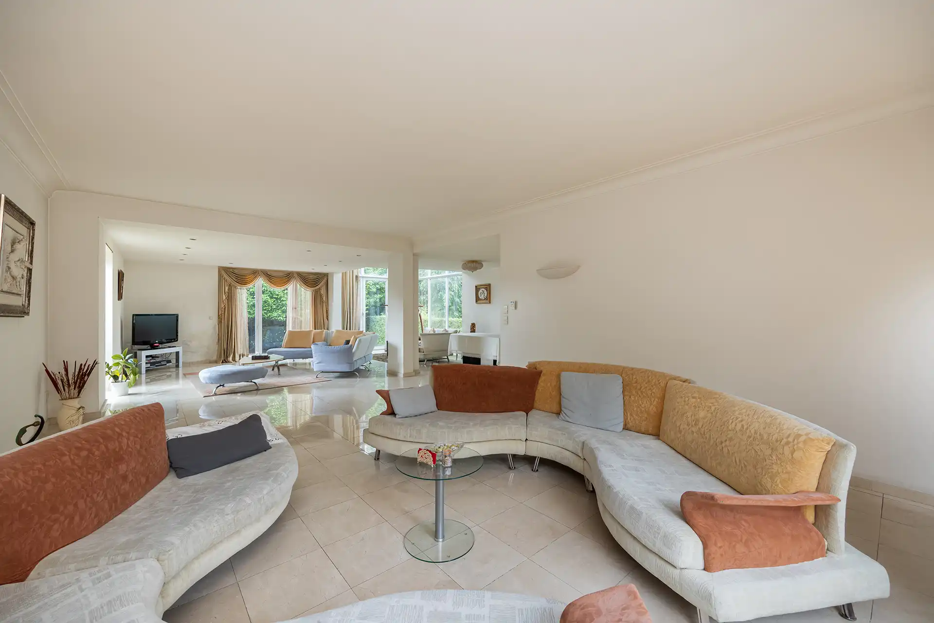 Ruime villa met 4 slpk's en 3 badkamers op toplocatie foto 5