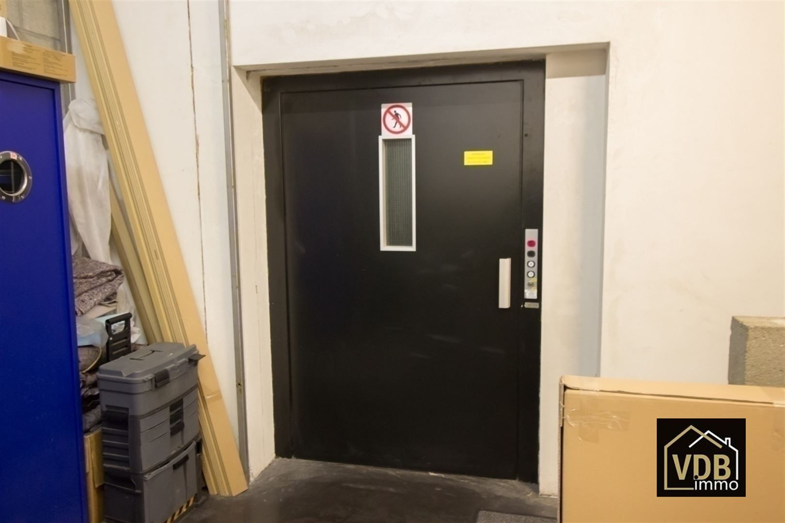 Commercieel gebouw op toplocatie geschikt voor vele doeleinden: kantoor, kleinhandel, groothandel... foto 26