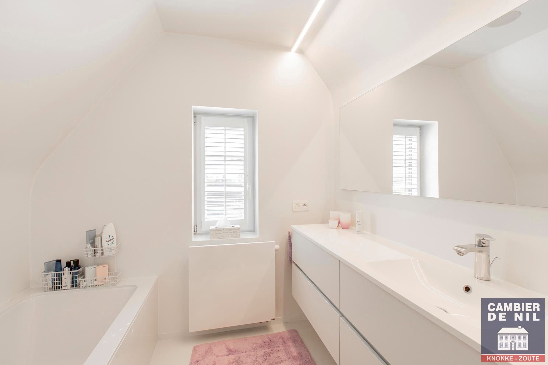 Recente en uitzonderlijk afgewerkte villa foto 28