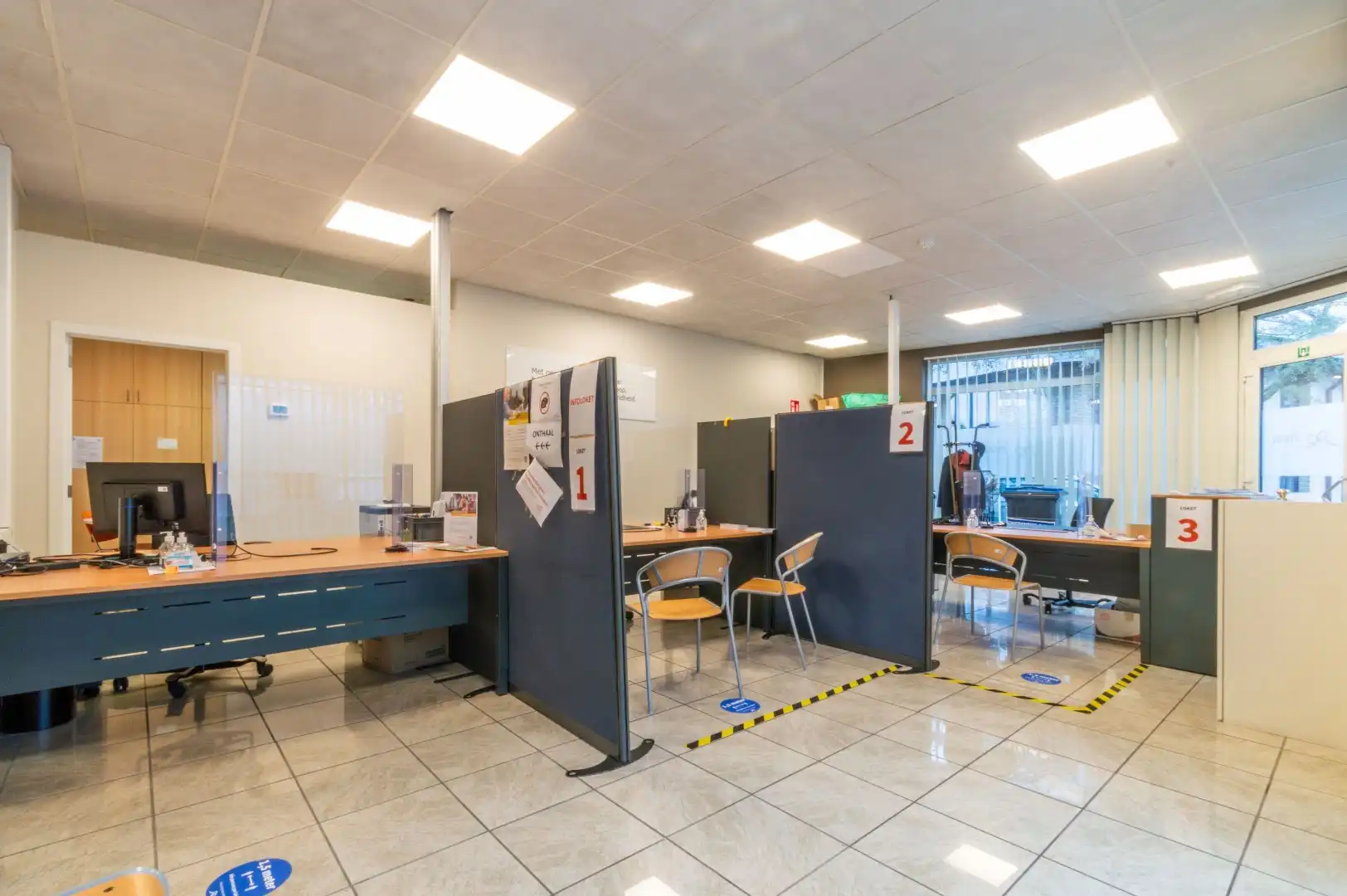 Recent en lichtrijk handels-/kantoorgelijkvloers ! (EPC: B) foto 5