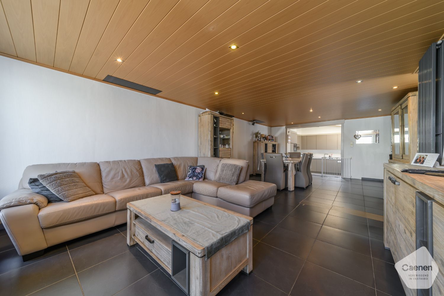 Ontdek deze ruime en gezellige rijwoning met een uiterst centrale ligging! foto 5