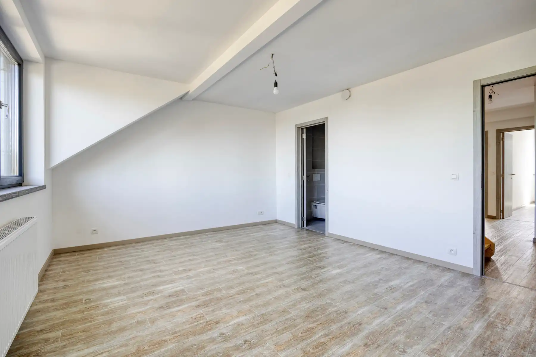 Nieuwbouw triplex met 4 slaap- en badkamers, tuin en parking foto 12