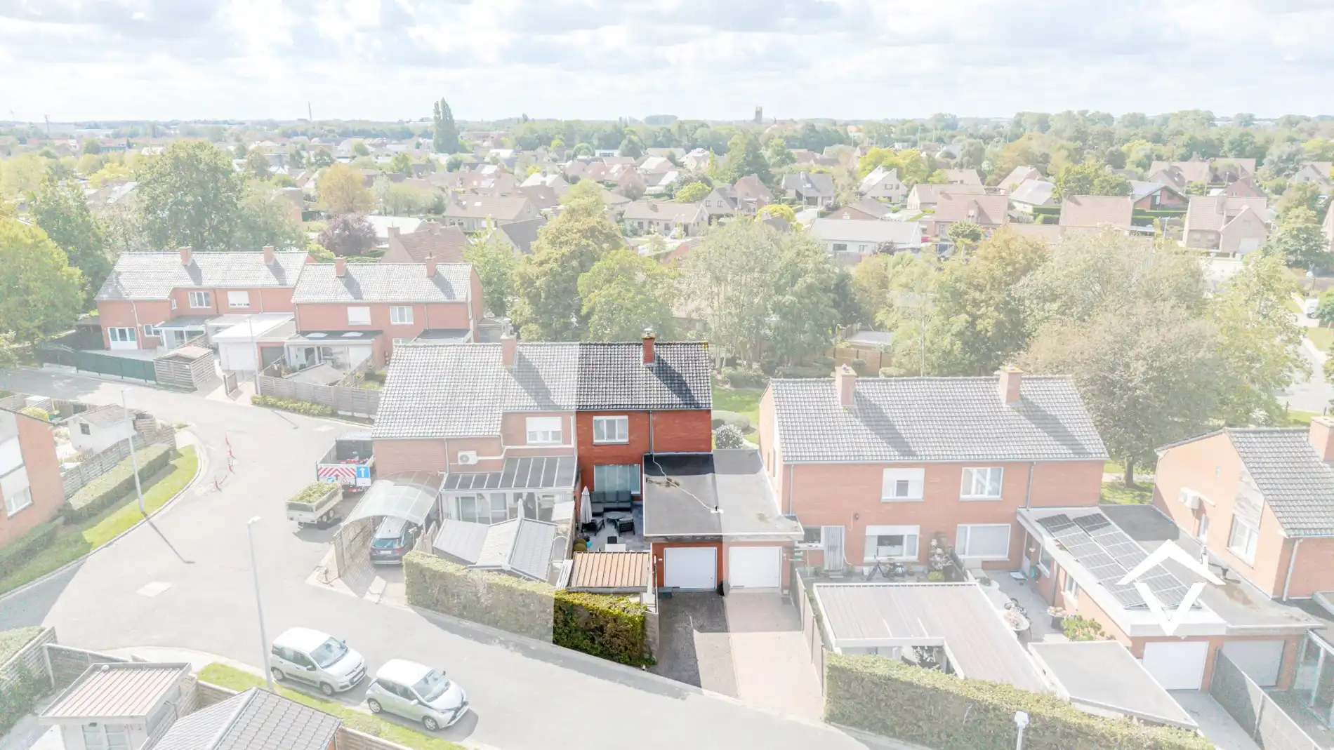 Recente halfopen bebouwing met 3 slaapkamers, garage en terras tuin foto 23