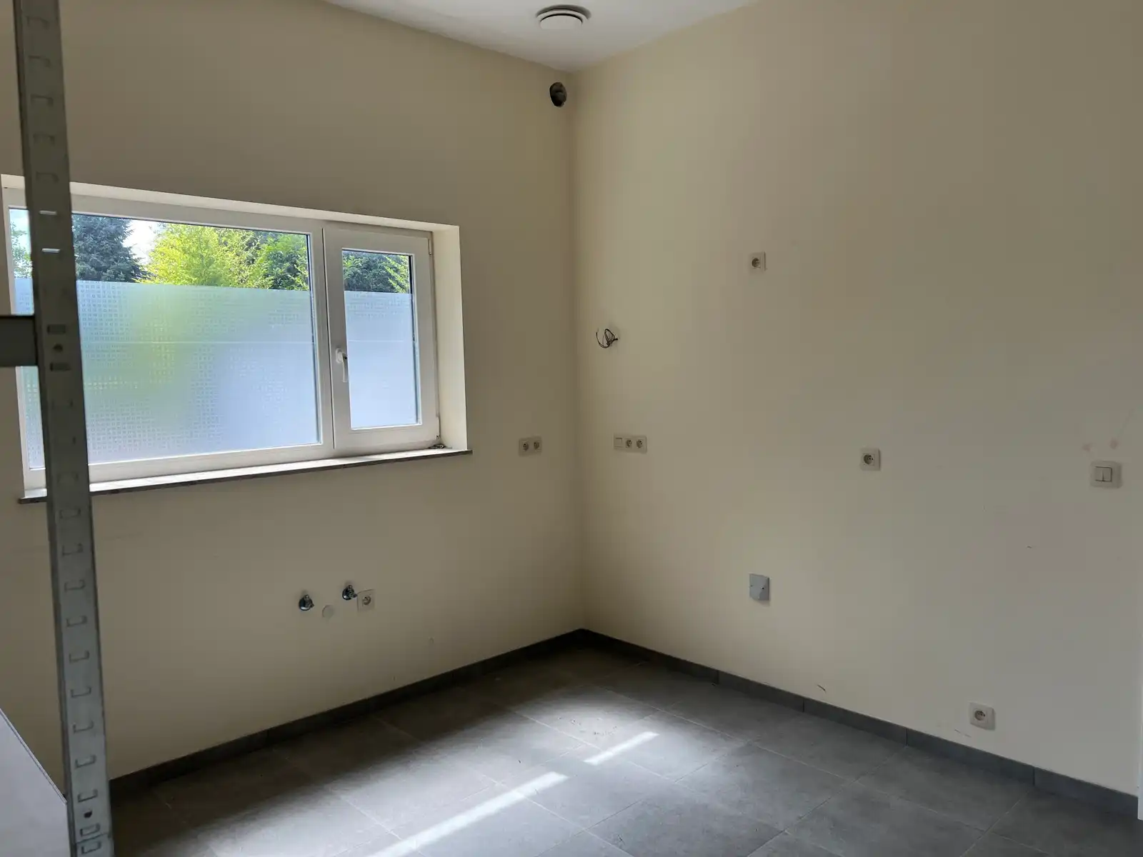 MULTIFUNCTIONELE HANDELSRUIMTE TE HUUR IN DE GEMEENTE ASSE foto 8