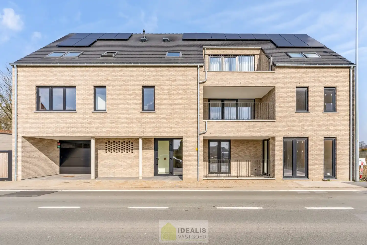 NIEUWBOUW DUPLEX APPARTEMENT MET 2 SLAAPKAMERS, KELDERBERGING EN EEN ONDERGRONDSE AUTOSTANDPLAATS foto {{pictureIndex}}