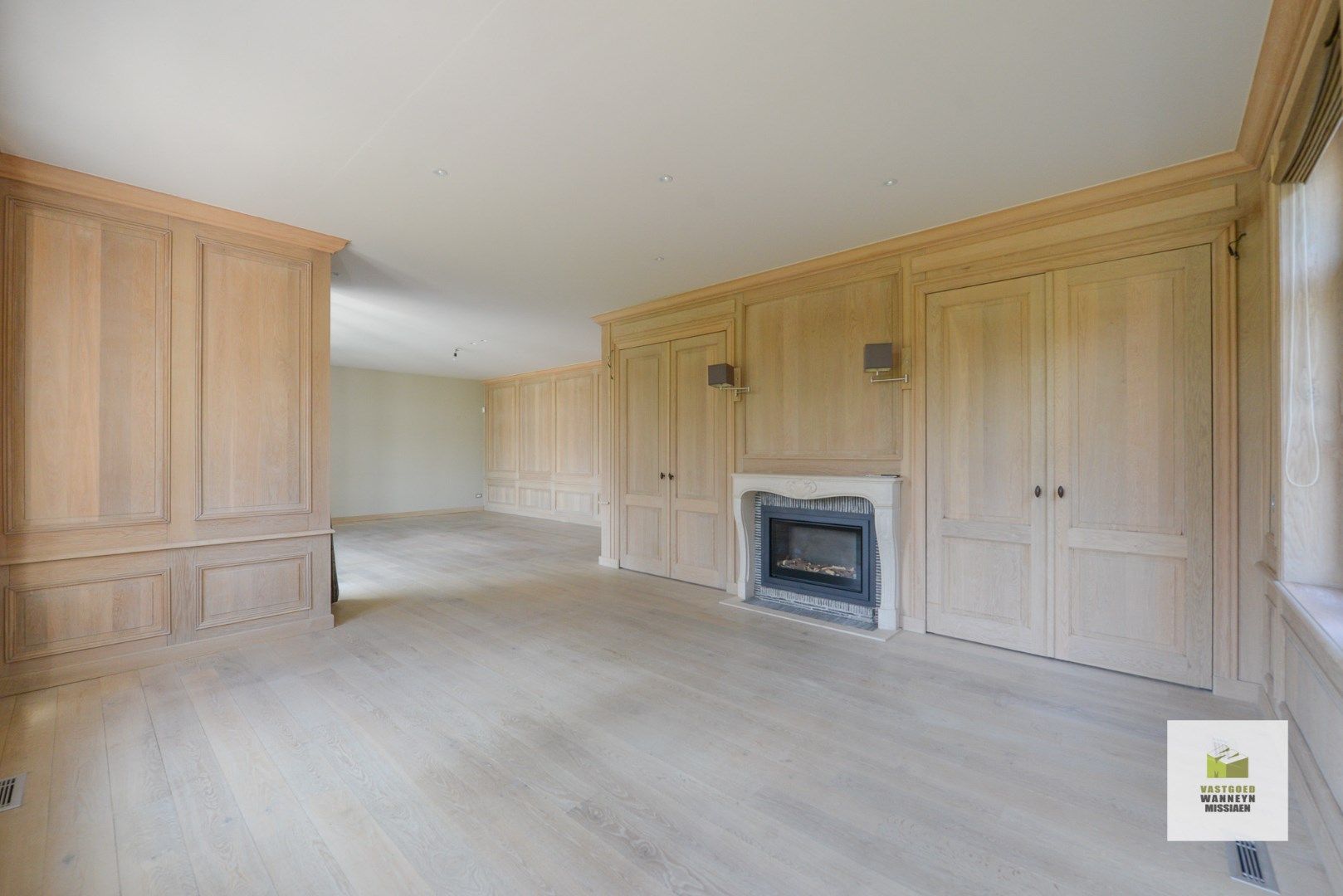 Luxueuze woning met burelen en woonst met zwembad foto 13