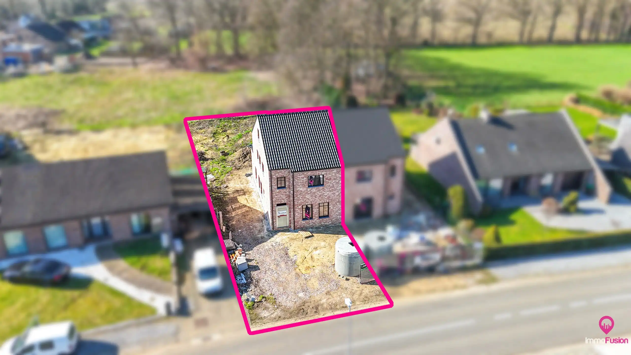 Prachtige pastoriewoning met 4 slpks + uitzicht op het groen! foto {{pictureIndex}}