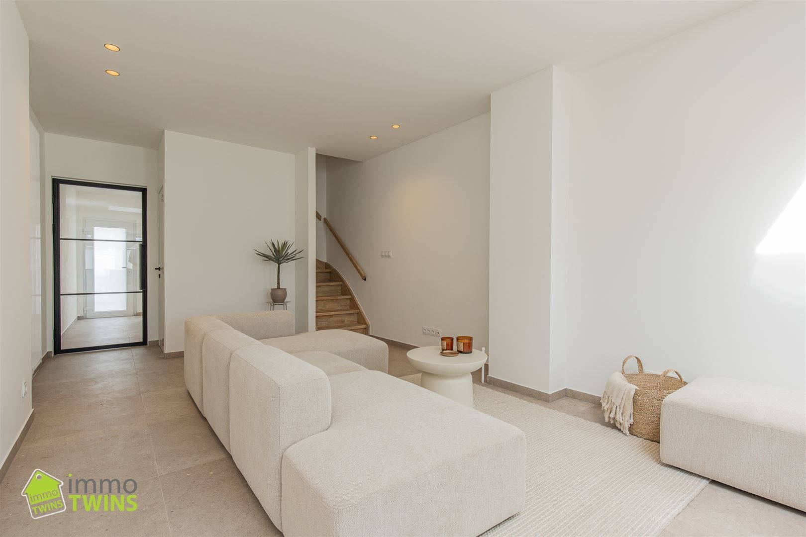 Totaal gerenoveerde, instapklare woning in hartje Beveren foto 11