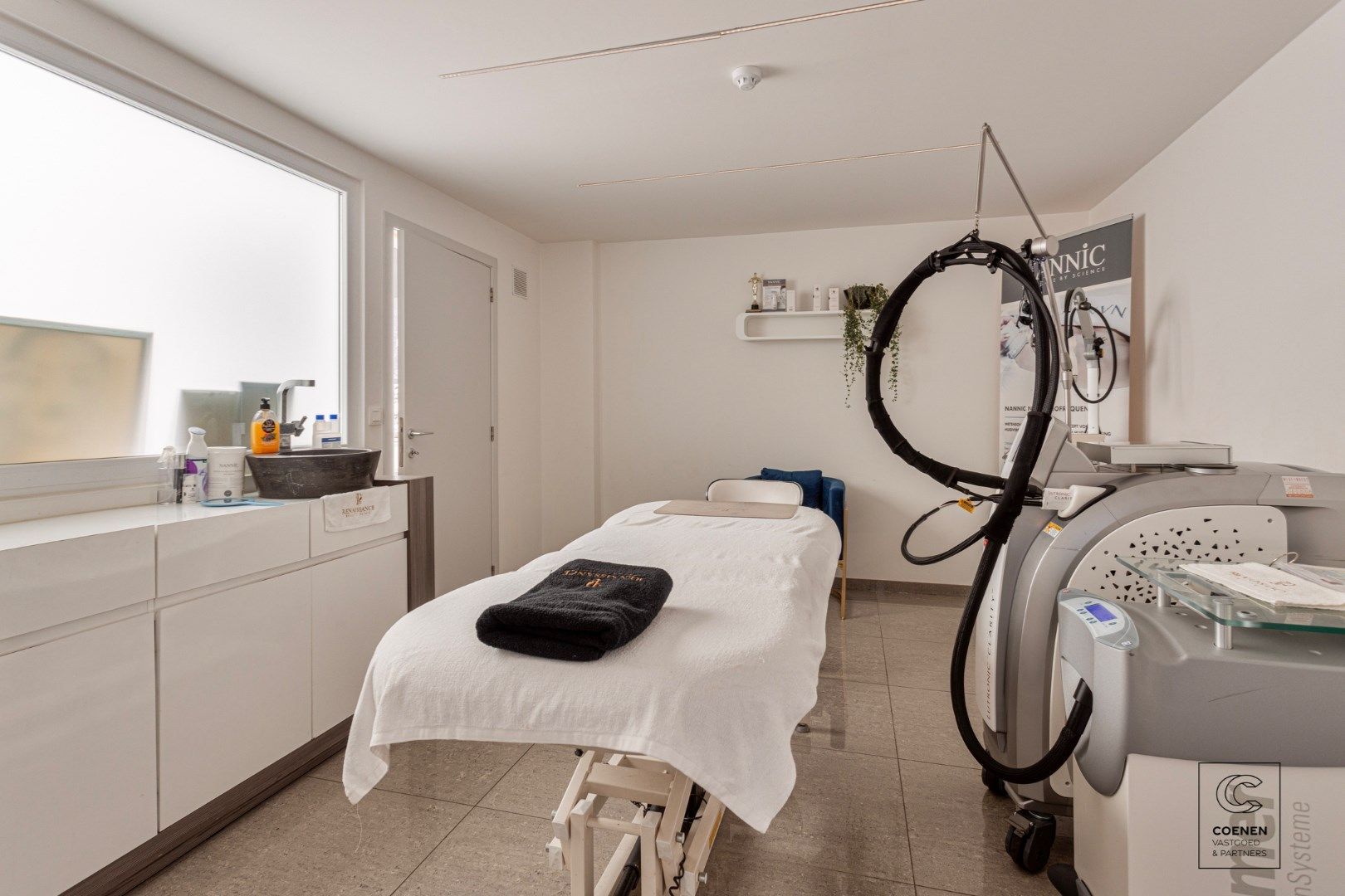 Prachtige handelsruimte met een bruikbare oppervlakte van 355 m² op een SCHITTERENDE locatie te Berchem foto 12