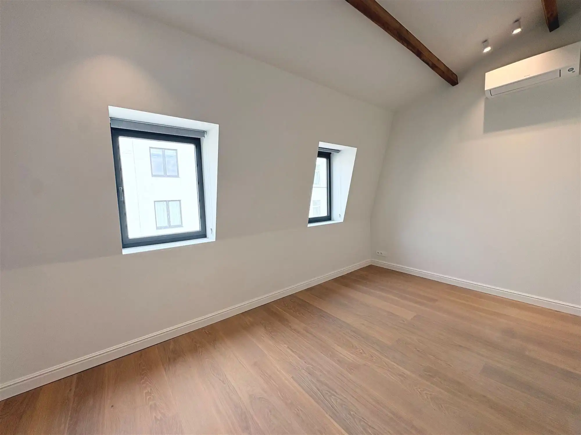 Gerenoveerde herenwoning met 5 slpks in Markgravebuurt. foto 27
