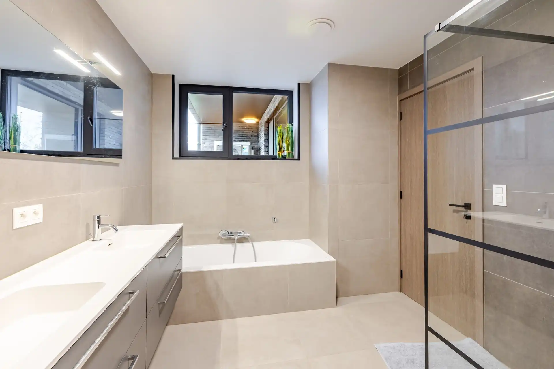 Ruime energiezuinige woning (2022) met 5 slaapkamers en zonnige tuin foto 19