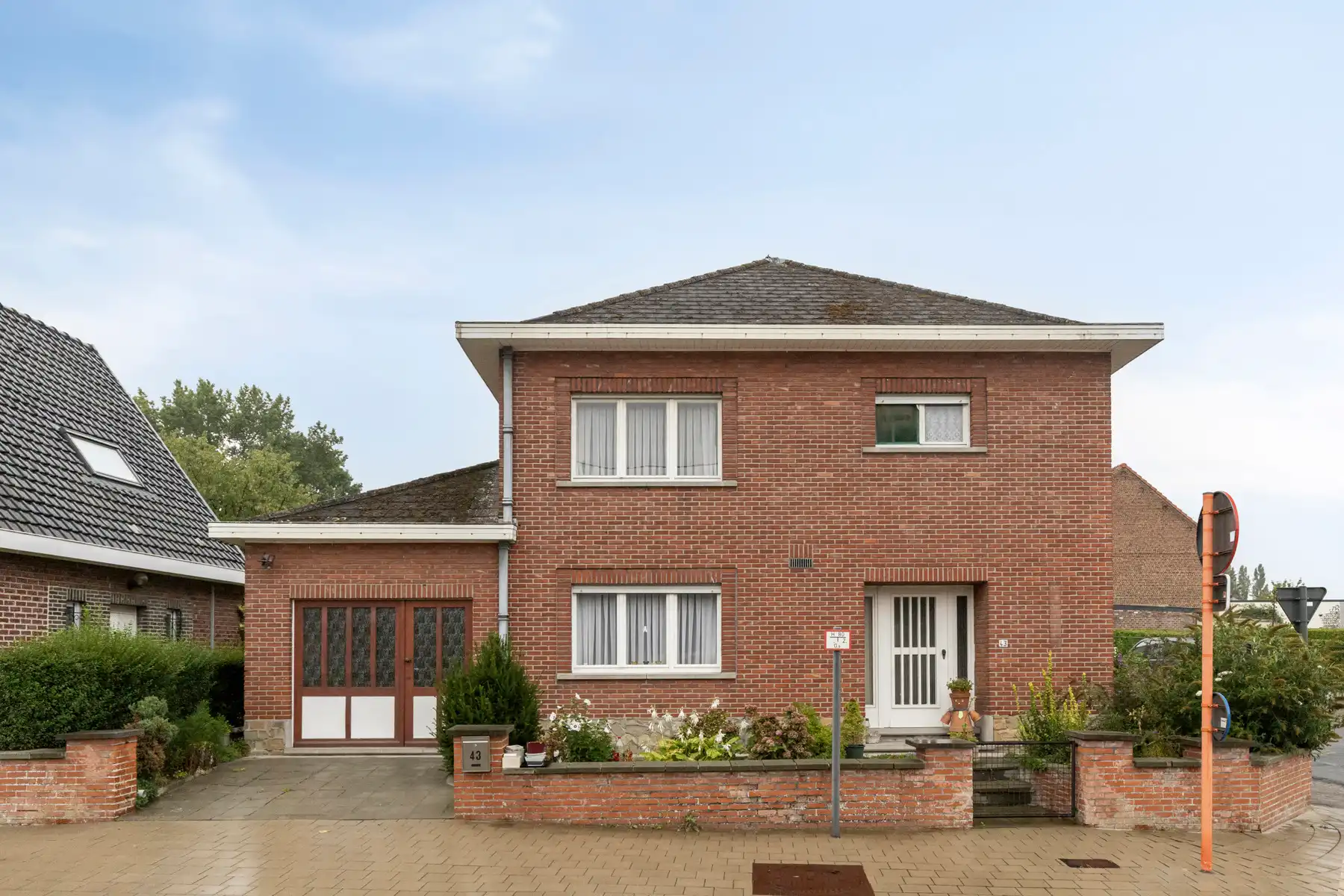 Hoofdfoto van de publicatie: Te renoveren HOB met 3 slpk, garage en veel potentieel