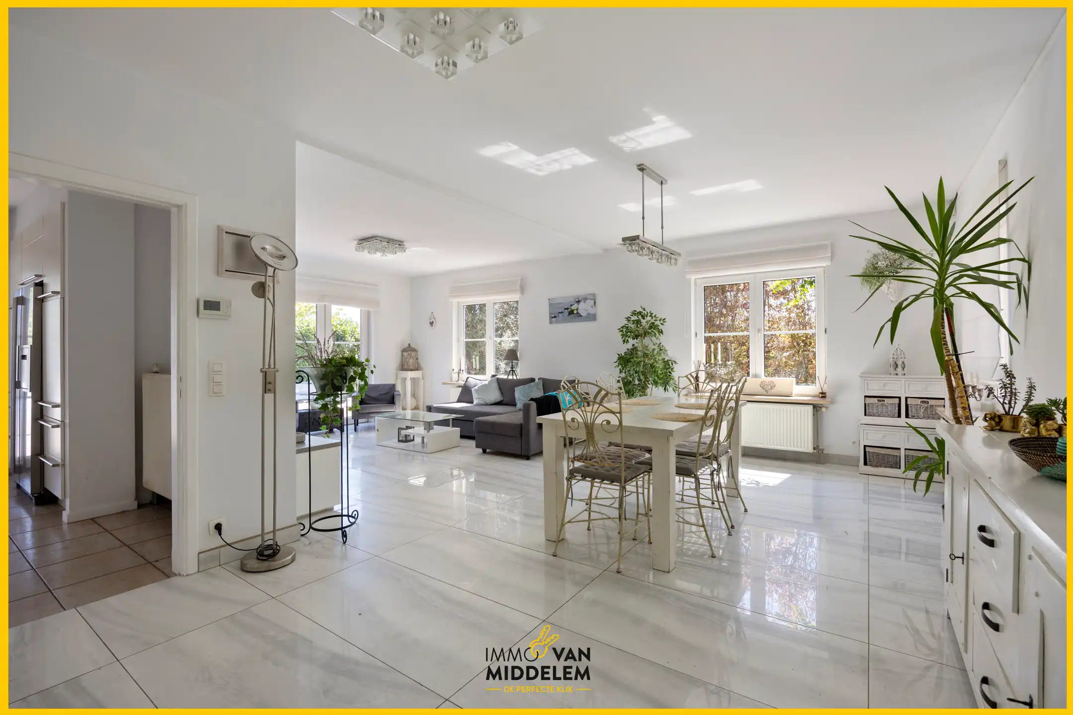CHARMANTE VILLA MET ZWEMBAD EN VEELZIJDIG BIJGEBOUW foto 3