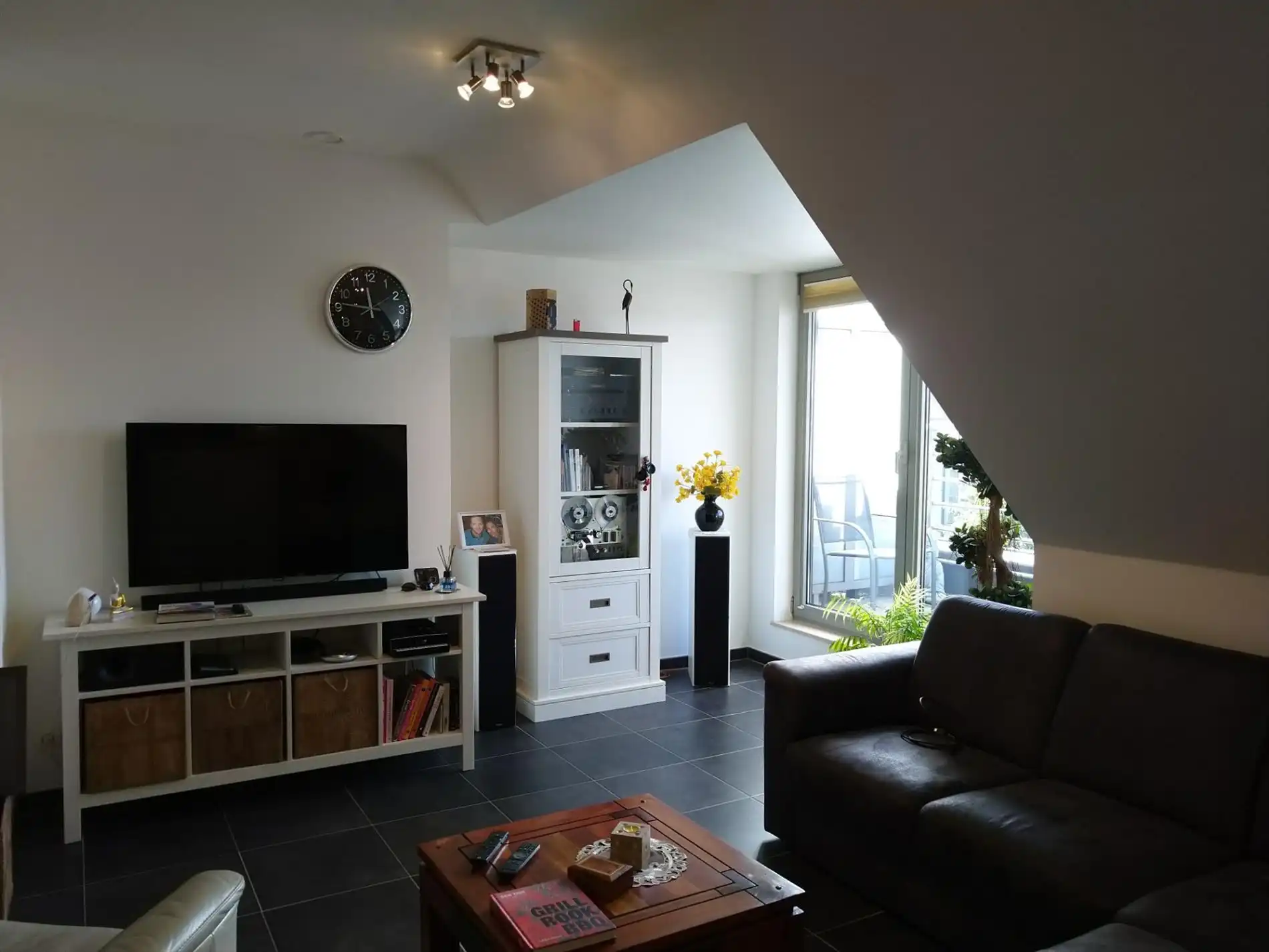 recent appartement met garage en kelderberging foto 2