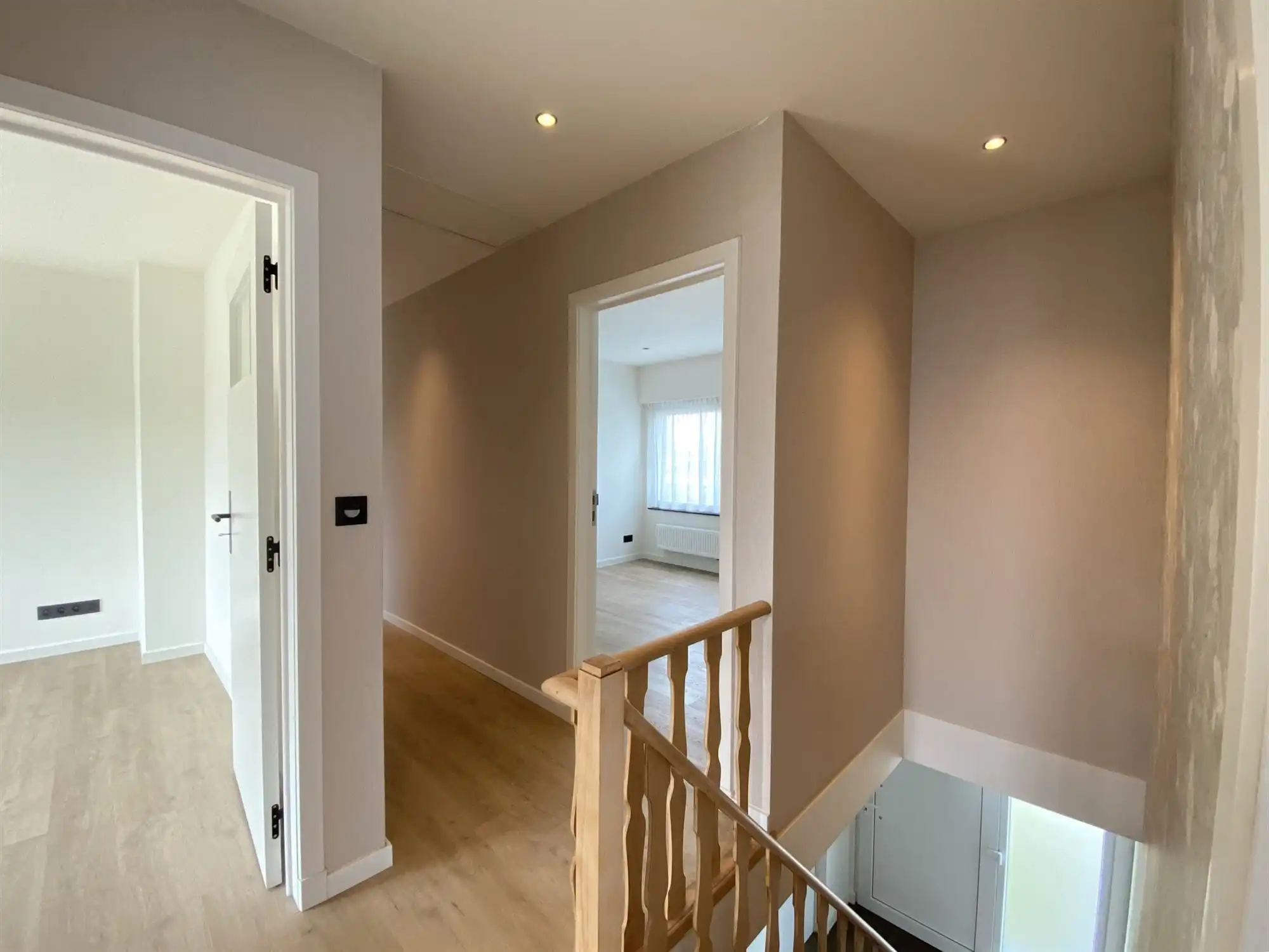 prachtig gerenoveerde woonst met 5 slaapkamers en 2 garages foto 15