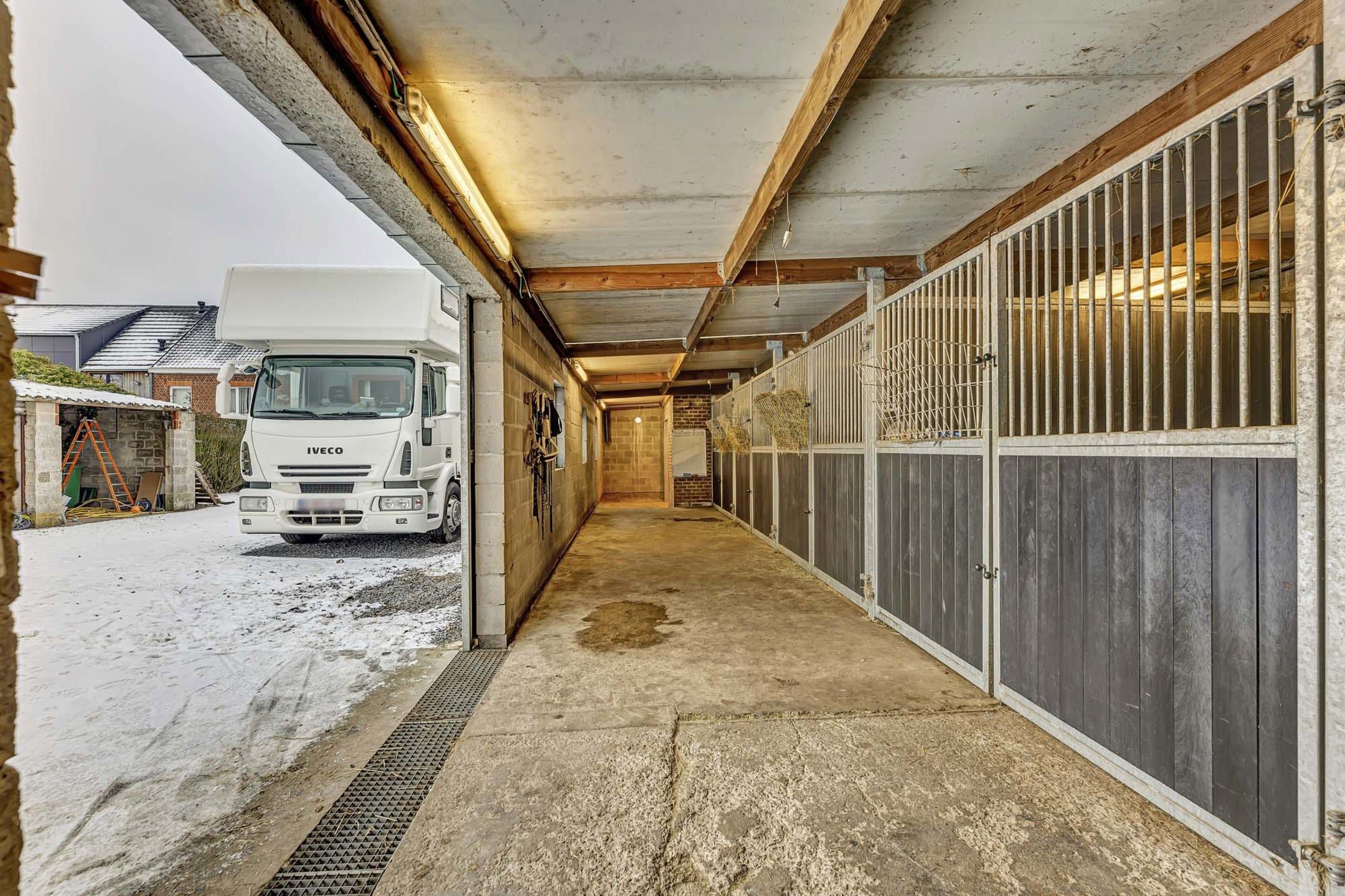 Instapklare woning met paardenaccommodatie te Ninove foto 6