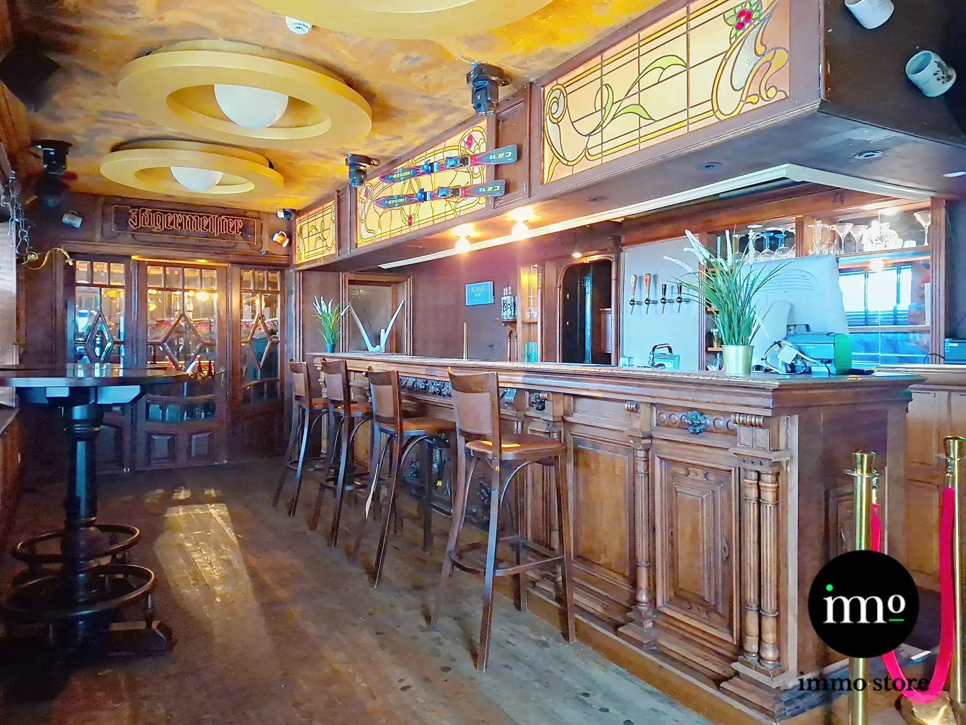 Nightclub met 4 bars en veel meer! foto 20