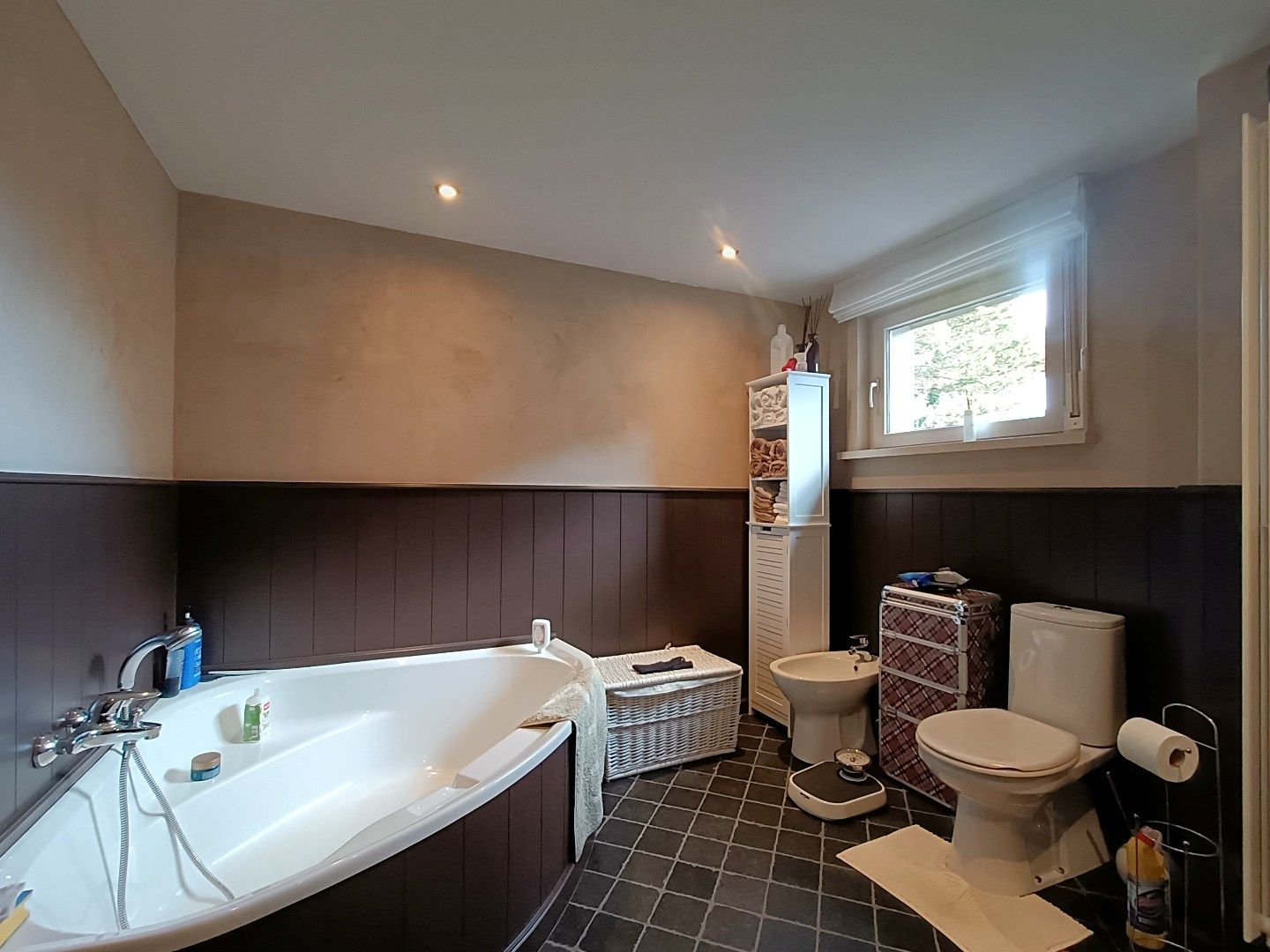 Gerenoveerde woning met garage in het centrum van Heist. foto 25