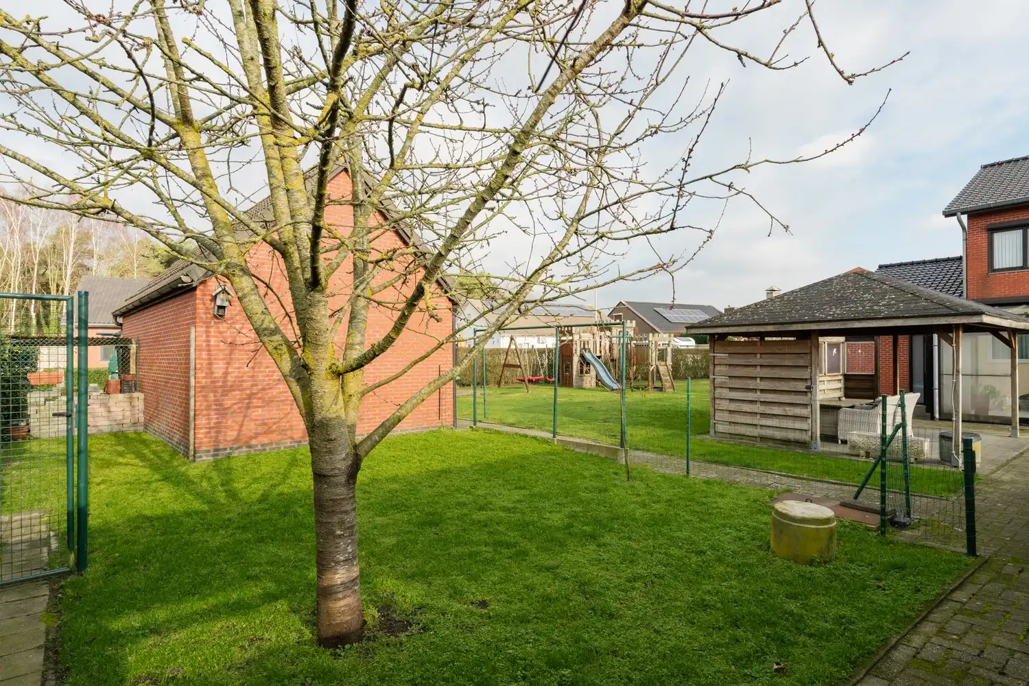 Instapklare  gezinswoning op ruim hoekperceel van 784 m² foto 43