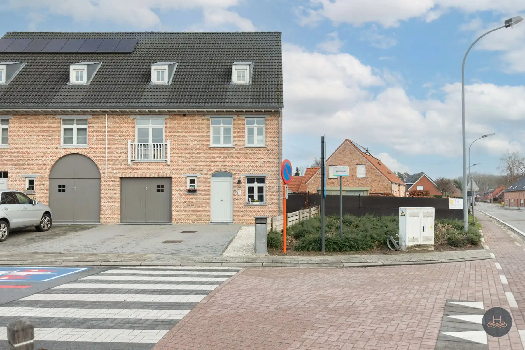 Instapklare gezinswoning met leuke tuin foto {{pictureIndex}}