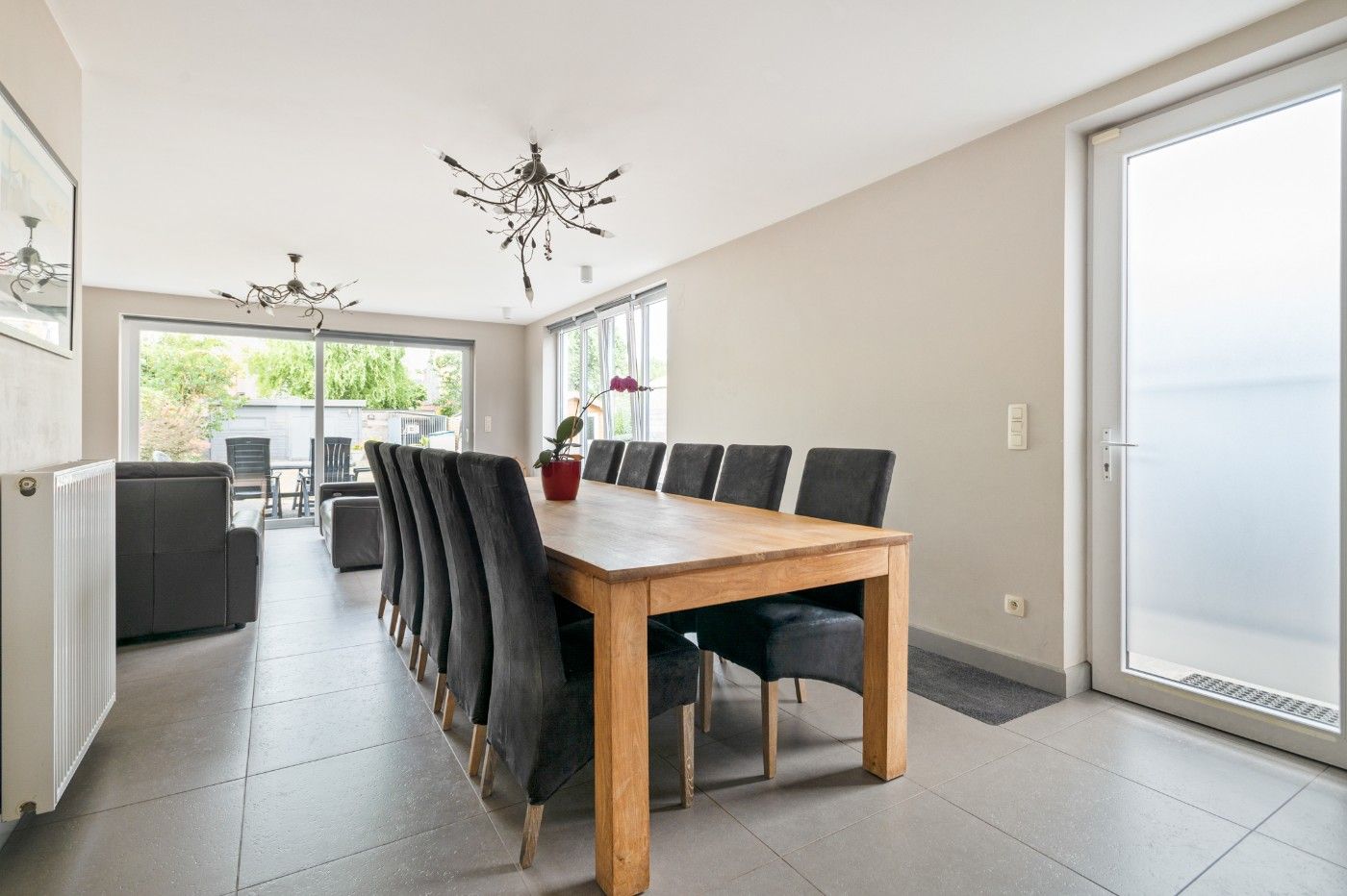 Vrijstaande woning met 3 slpk., brede oprit en tuin foto 8
