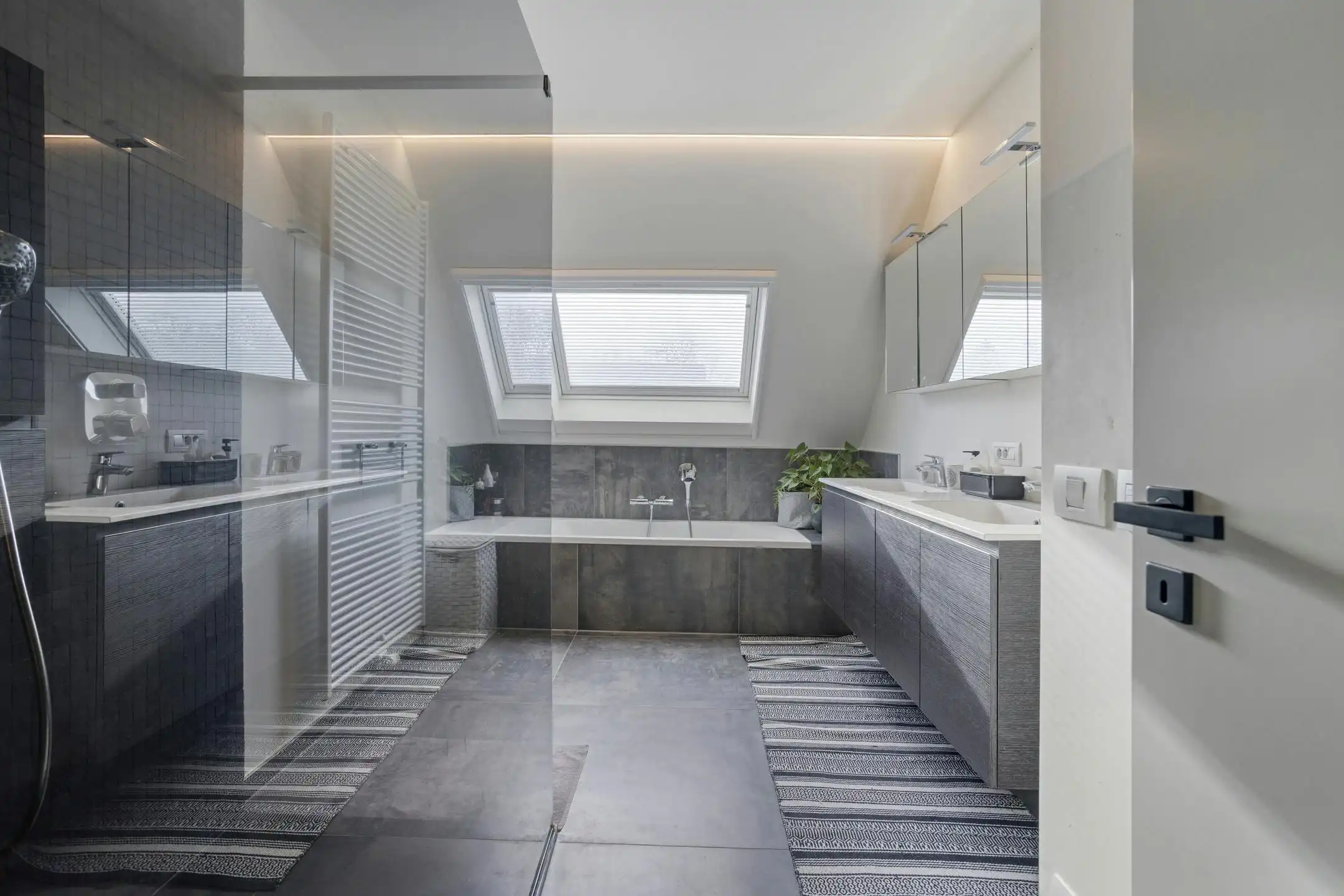 Huis met 4 slaapkamers op een rustige locatie in Oostkamp  foto 10