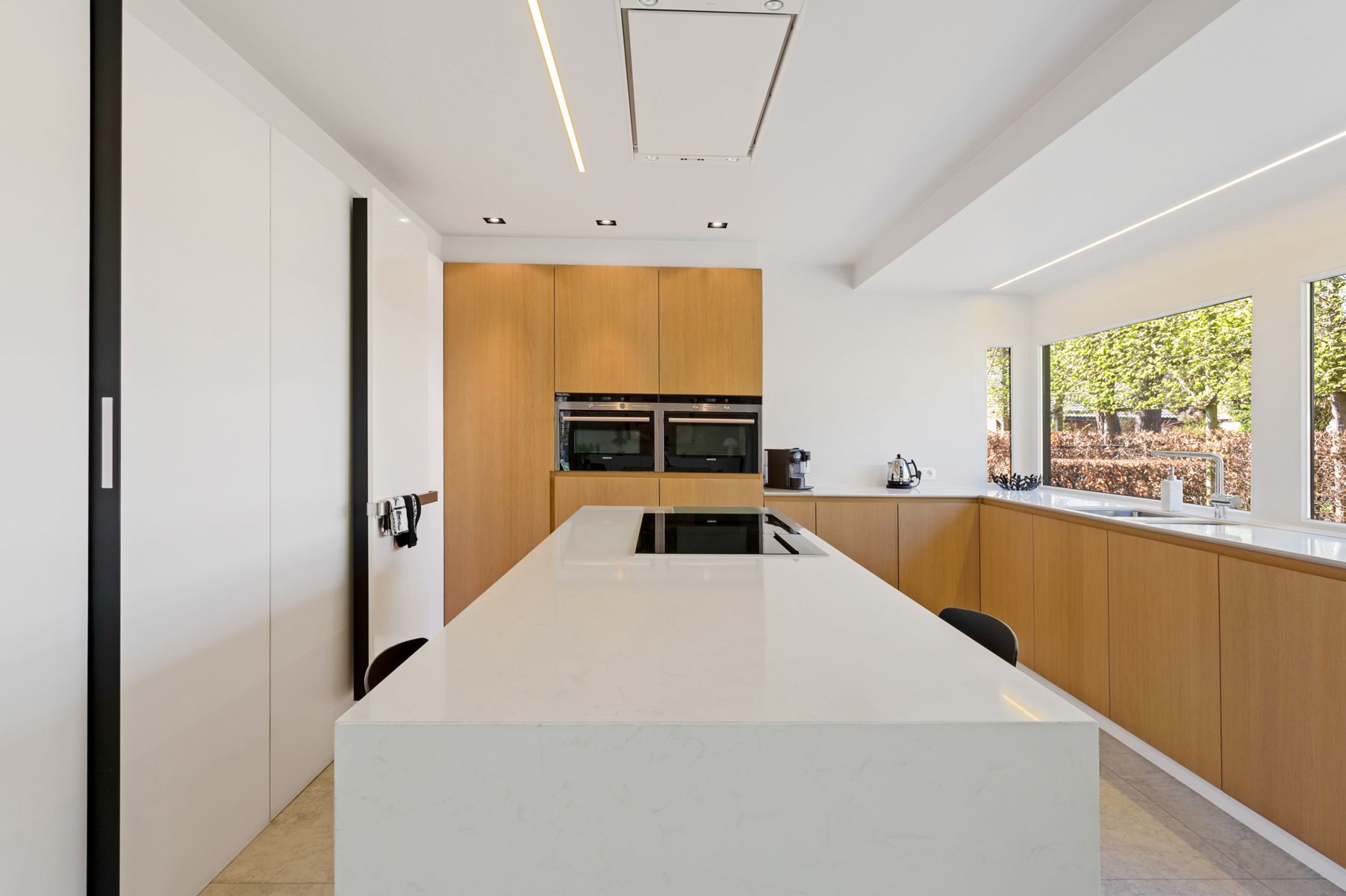 Luxueuze gelijkvloerse villa met zwemvijver op ca. 898 m². foto 10