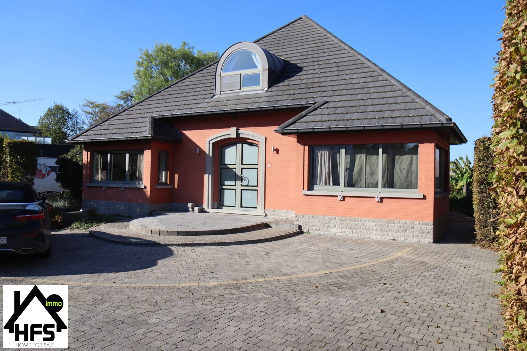 Ruime op te frissen villa met zicht op de weides met tof bijgebouw foto 23