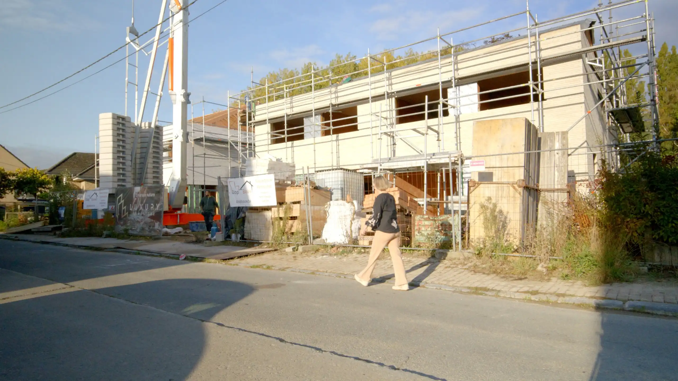 HALFOPEN NIEUWBOUWWONING MET 4 SLAAPKAMERS EN GARAGE foto 2