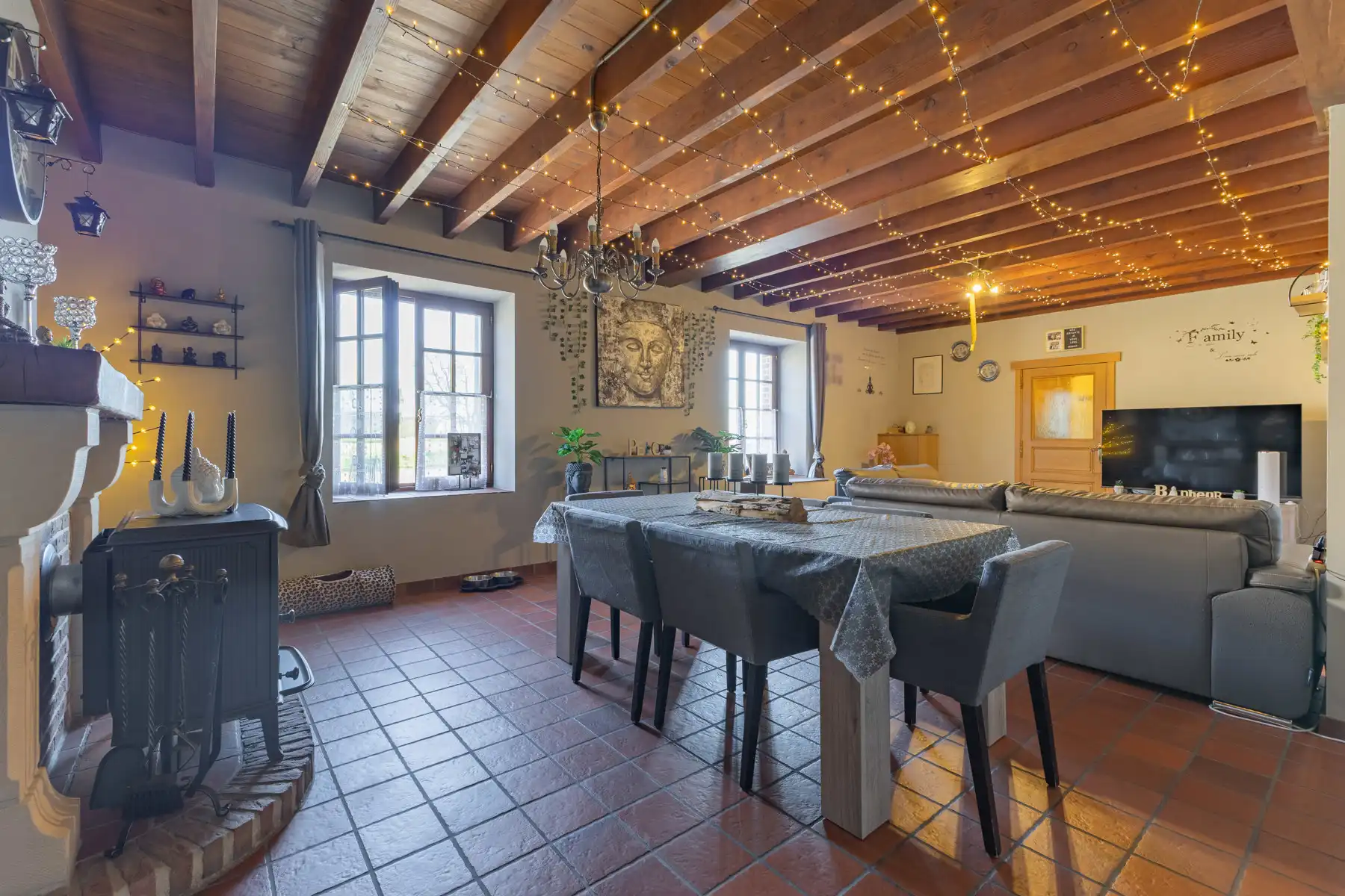 Villa met 4 slaapkamers, grote tuin en garage foto 2