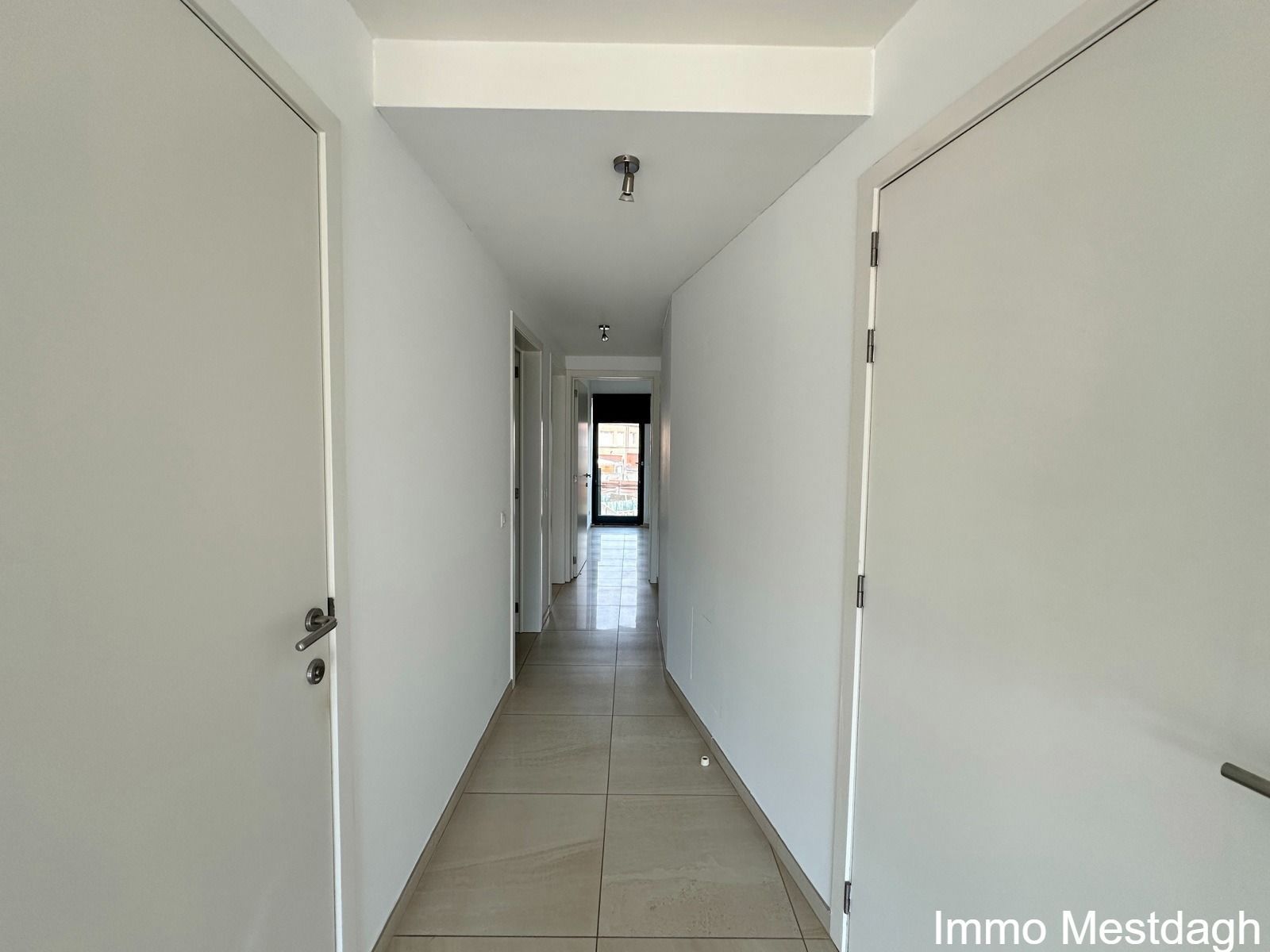 Recent appartement met 2 terrassen en staanplaats in centrum Diest foto 6