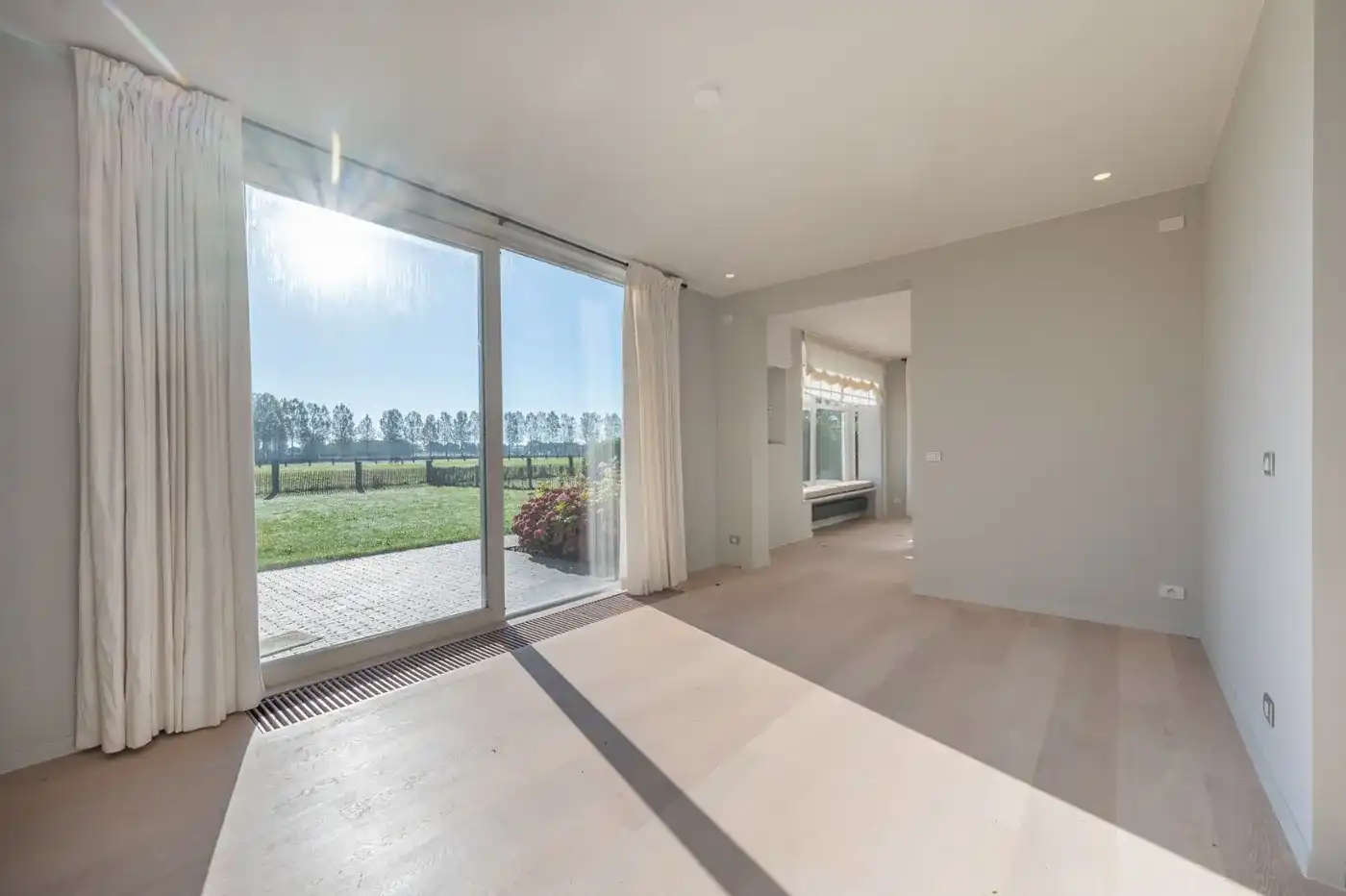 Exclusieve alleenstaande villa met panoramisch zicht over de Polders foto 4