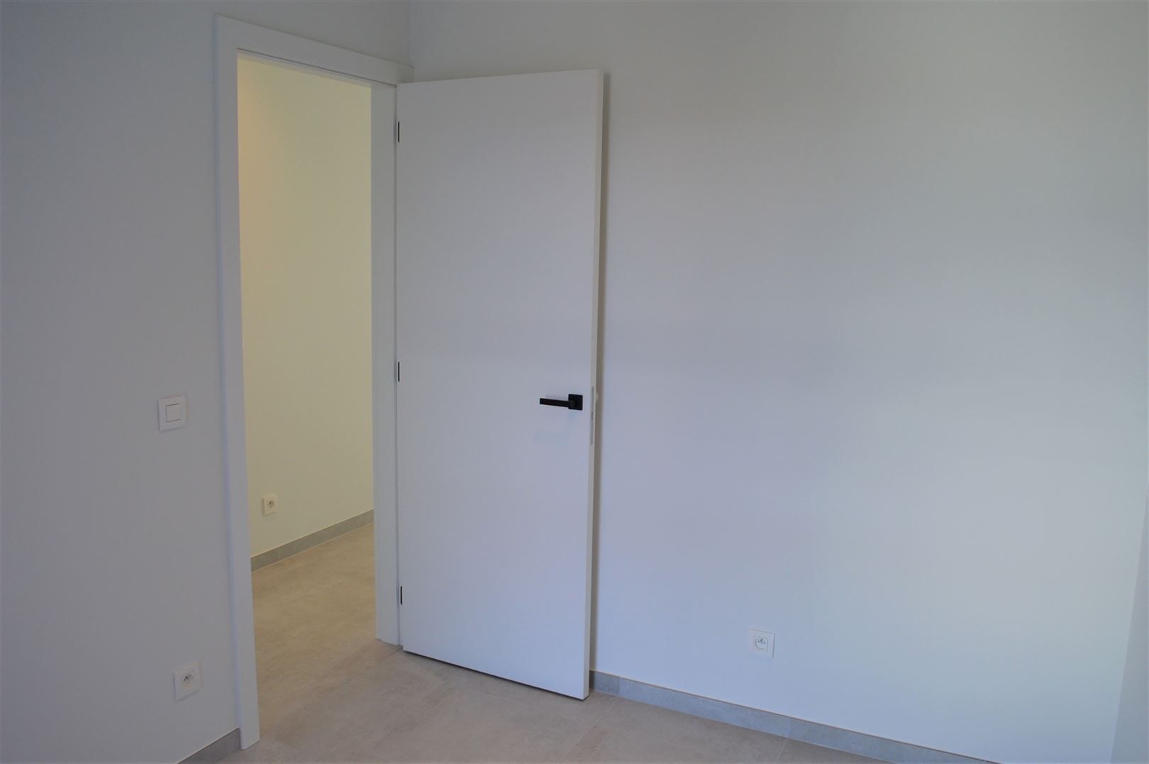 TE HUUR: recent appartement met 2 slaapkamers te Koersel! foto 11