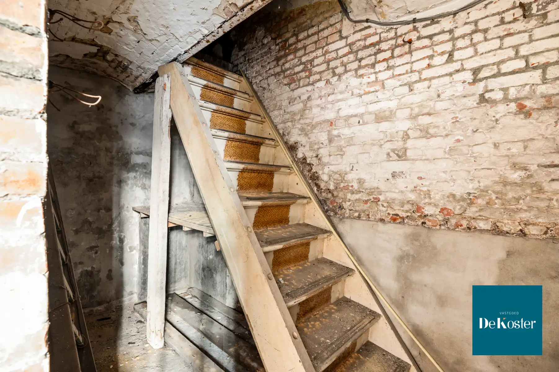 Te renoveren woning met 4 slaapkamers op centrale ligging foto 25