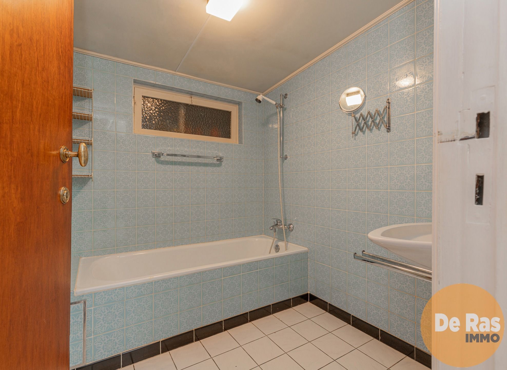 LEDE - Verzorgde, te renoveren woning op een goeie ligging foto 9