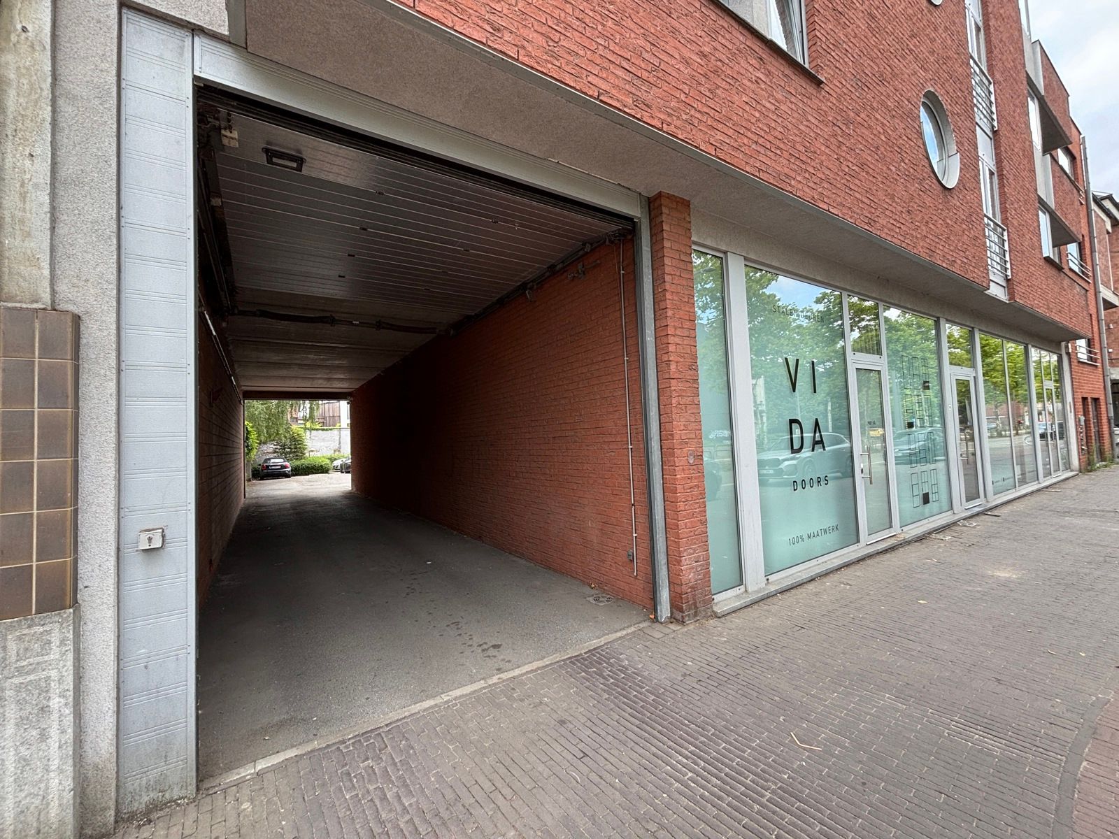 Handelsruimte met magazijn te huur in Mortsel (275 m²) foto 3