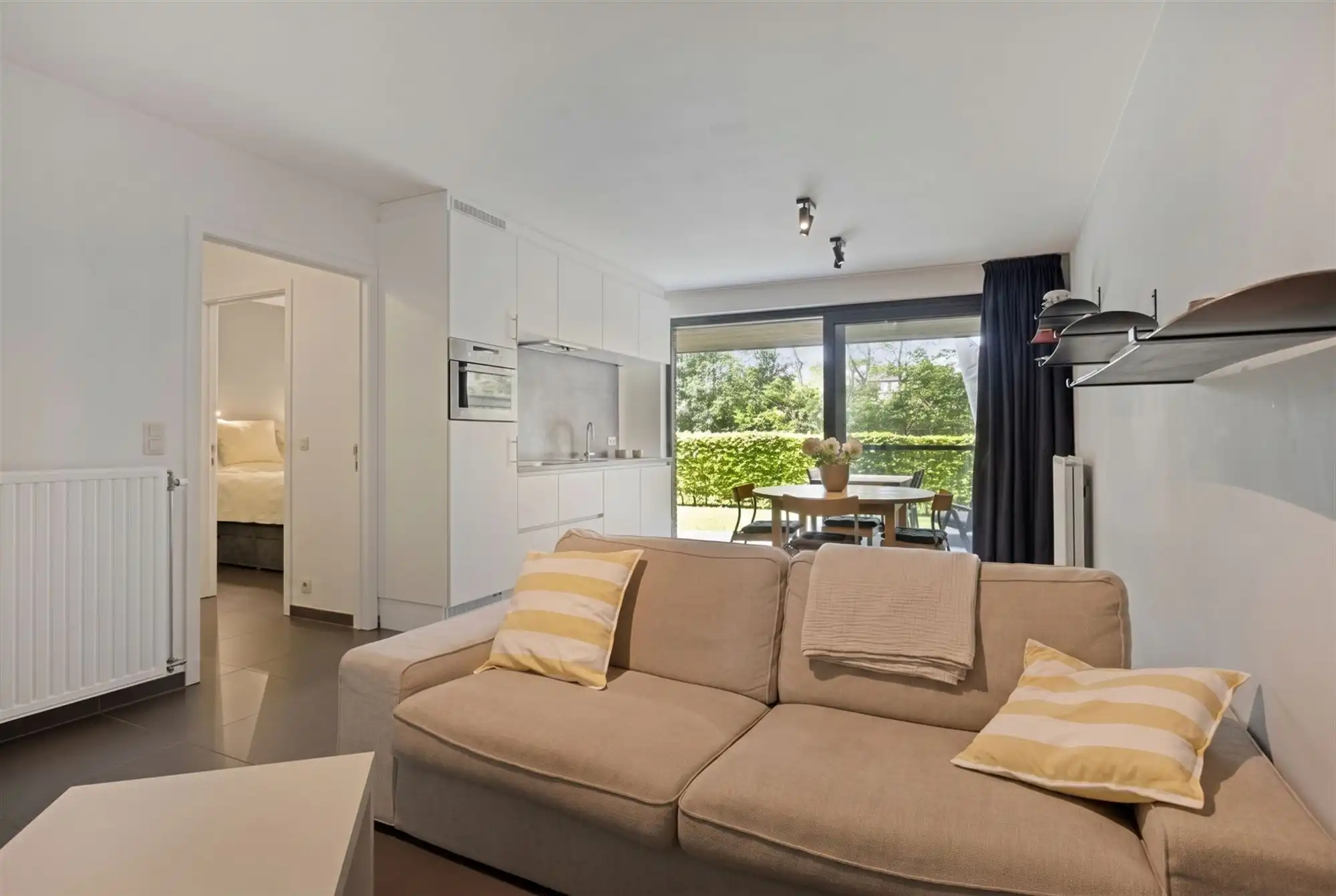 Hoogwaardig afgewerkt gelijkvloers appartement met terras foto 7