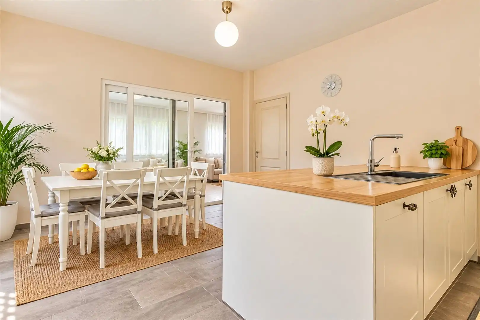 Volledig gerenoveerde woning met 4 slaapkamers op ruim perceel van 1.037 m² in Sint-Niklaas foto 8