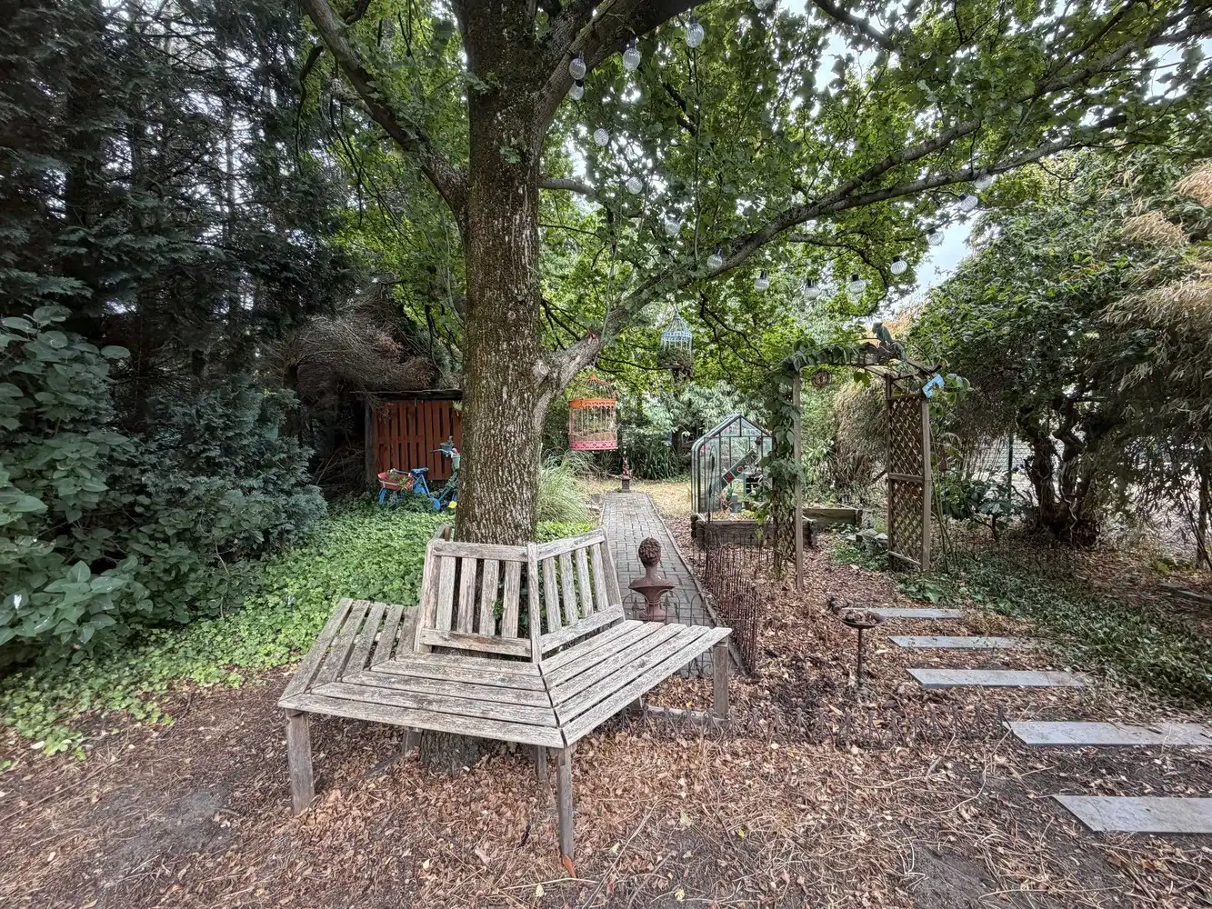 Degelijk gerenoveerde woning met minstens 5 slaapkamers en aangename tuin foto 26