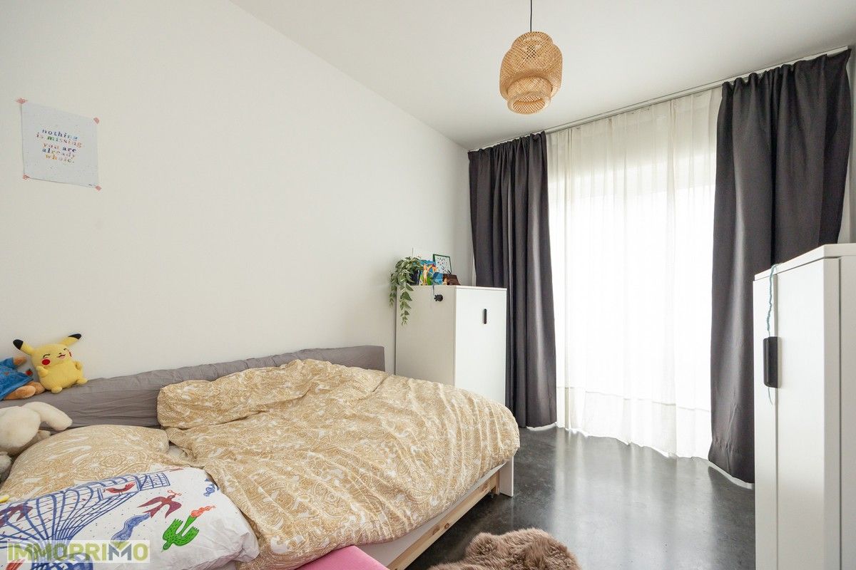 Ruim appartement met 3 slaapkamers en terras van 12 m2. foto 8