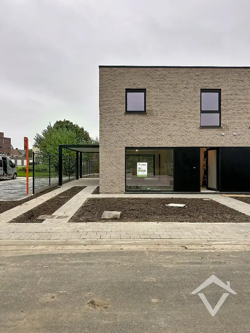 Woning met 3 slaapkamers en carport te Proven  foto {{pictureIndex}}