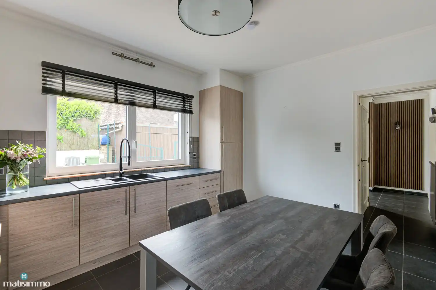 VOLLEDIG GERENOVEERDE EN ENERGIEZUINIGE WONING MET DUBBELE GARAGE EN OPSLAGRUIMTE IN HERDEREN foto 12