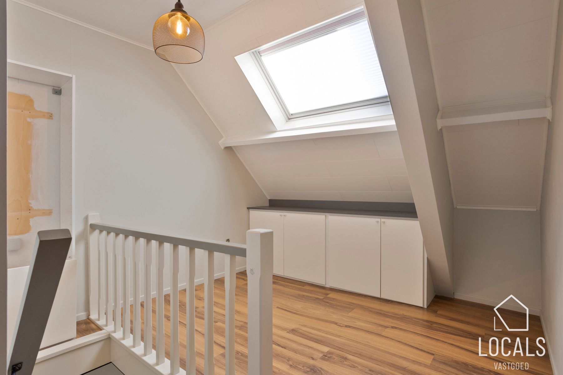 Volledig gerenoveerde halfopen bebouwing in Denderhoutem foto 10
